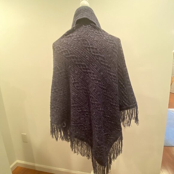 NWT Allie & Rob Knit Poncho with Fringe - Size S/M - Picture 2 of 6